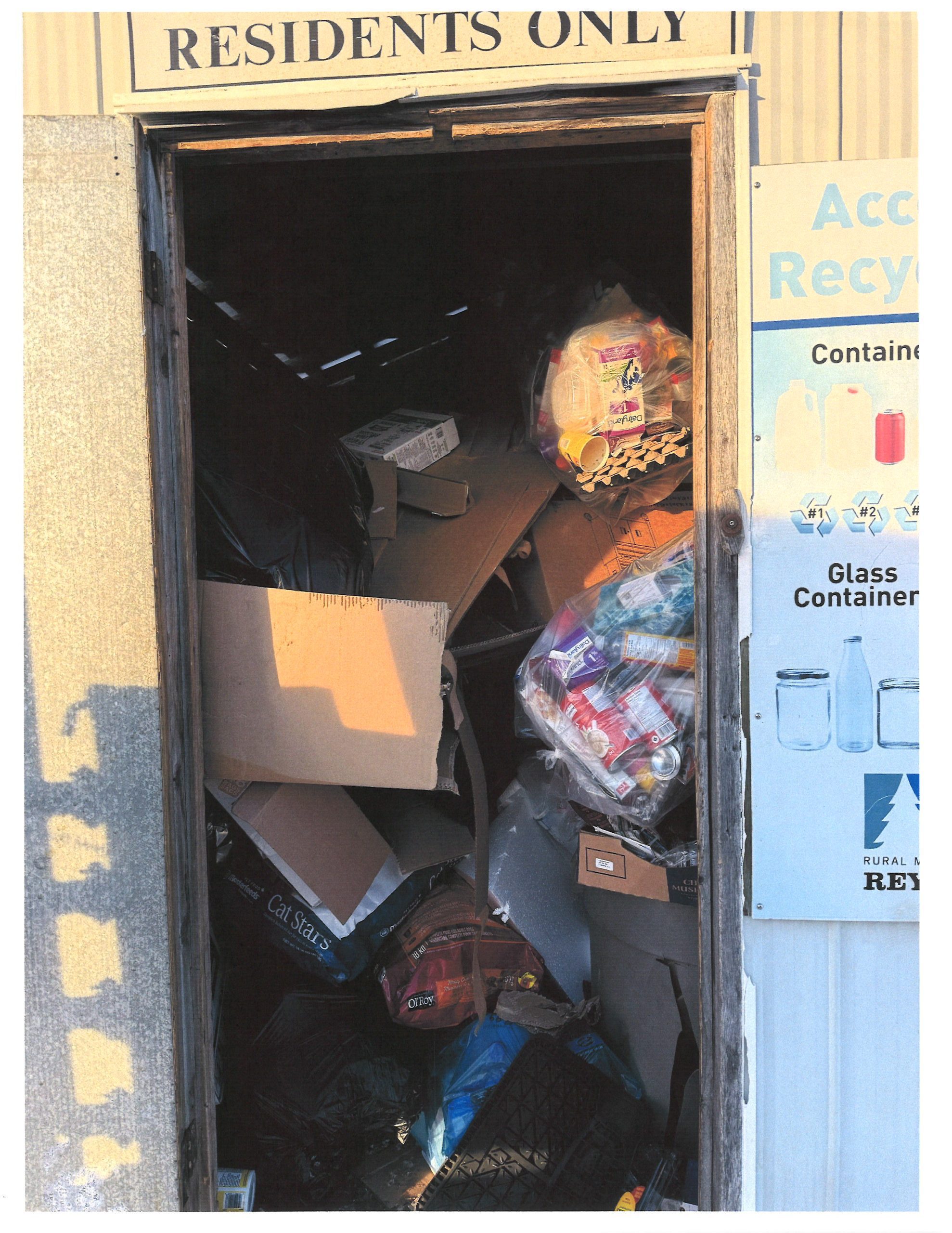 Image of a RM of Reynolds recycling shed with recycling and garbage stacked up.